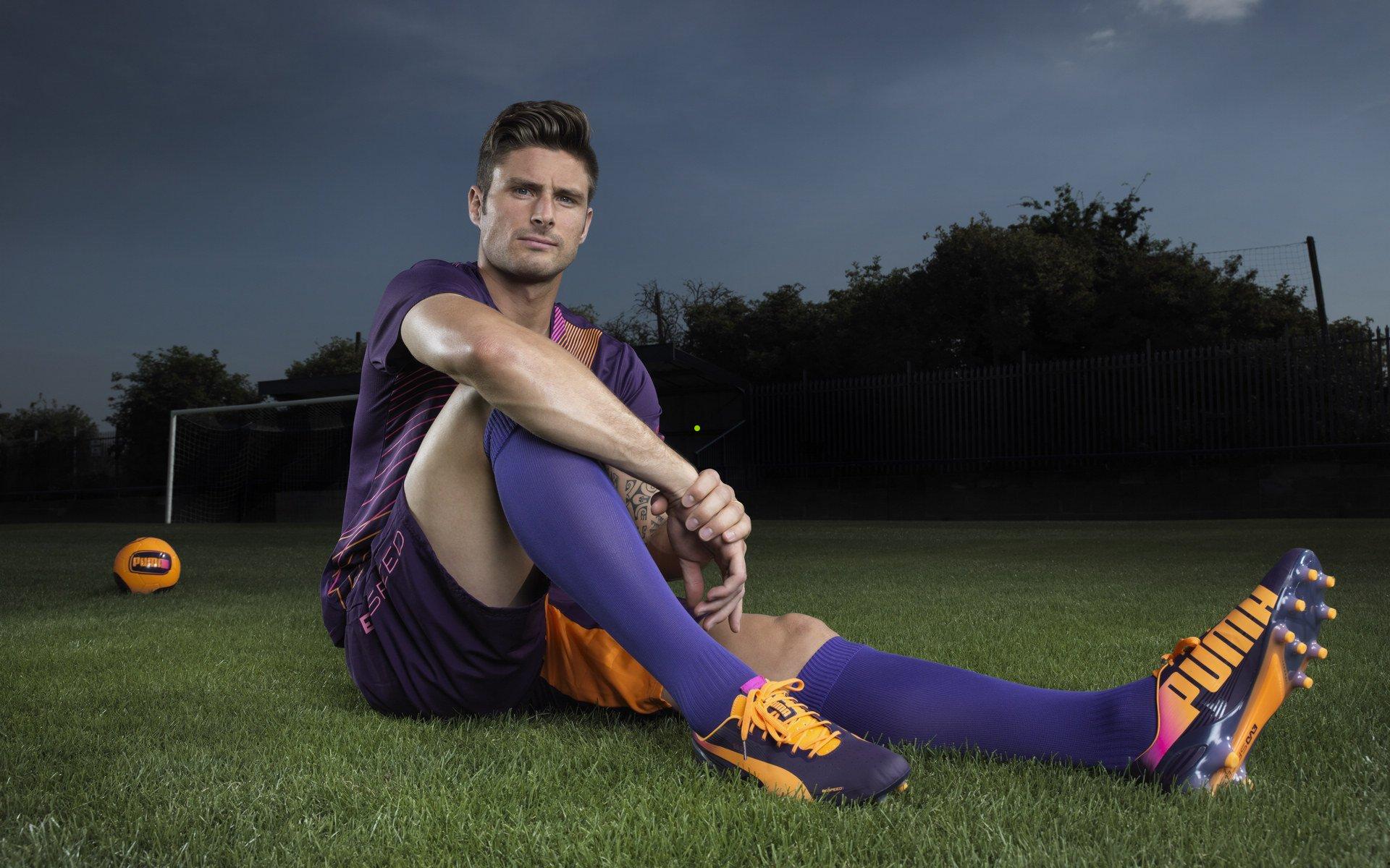 非队长破例亮相发布会 洛国富二度致歉足协聚焦足坛变革